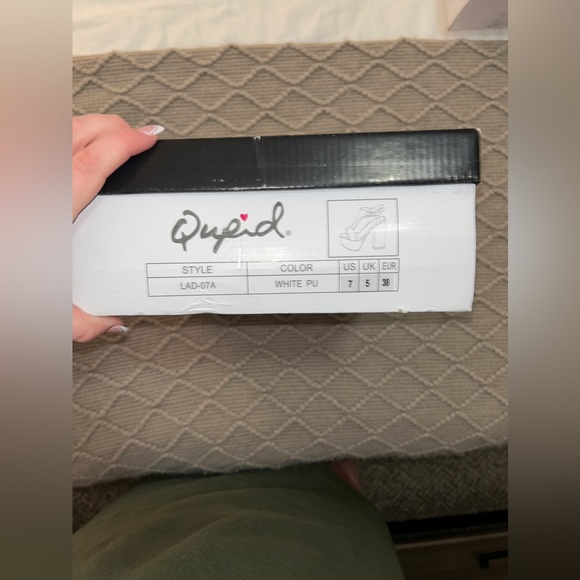 Qupid size 7 white wedges NEW IN BOX! - Picture 4 of 5